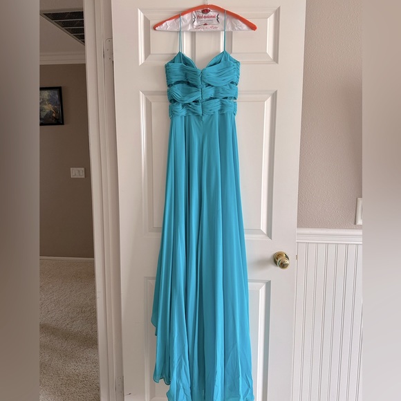 Pre-Loved and in excellent condition Cache dress size 0. - Picture 3 of 4